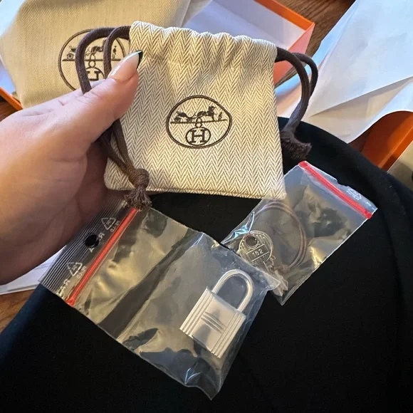 Hermès Picotin Lock 22 Black Clemence Silver Hardware New In Box - Picture 5 of 9